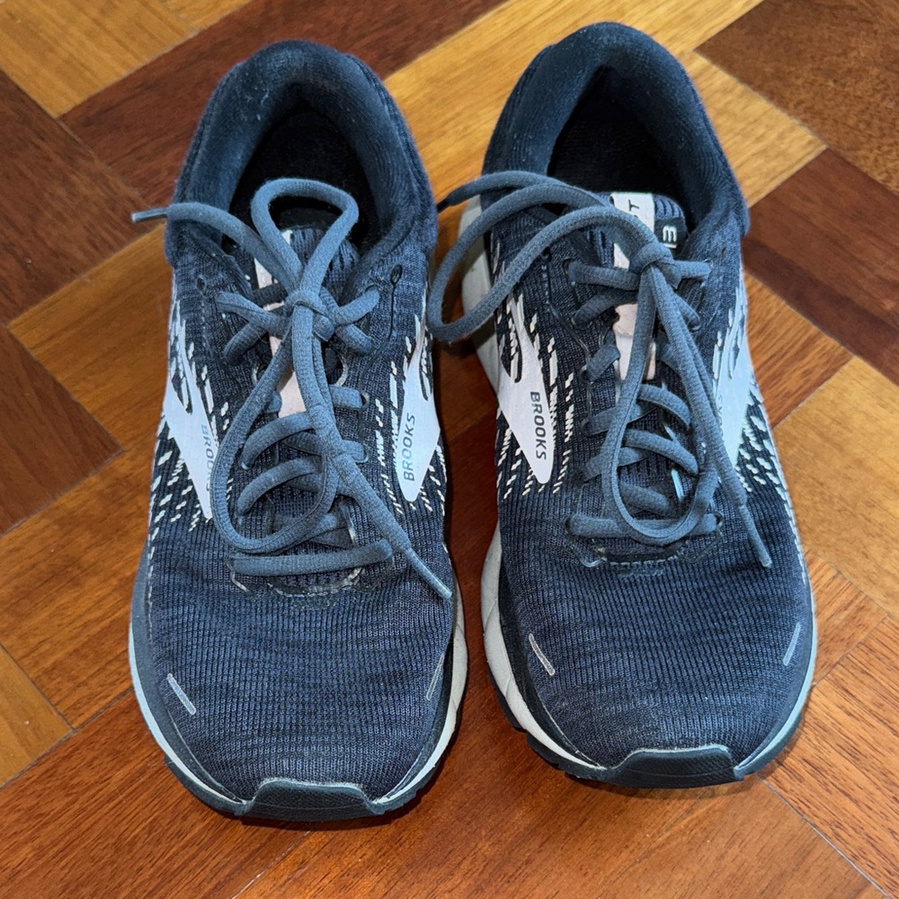 Brooks Ghost 13 Athletic Sneakers in Black & Grey - Picture 2 of 7